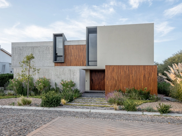 Casa GP / Plataforma de Arquitectura - Fotografía exterior, Casas, Fachada, Puerta