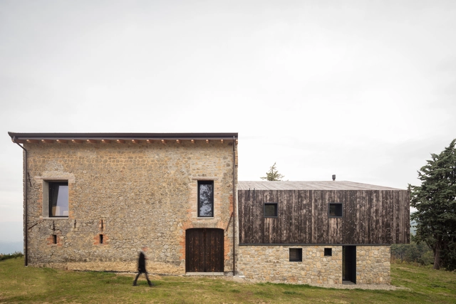 Ca’ Inua 谷仓翻新，软硬兼得 / Ciclostile Architettura - 建筑图, 更新项目, 表皮, 门