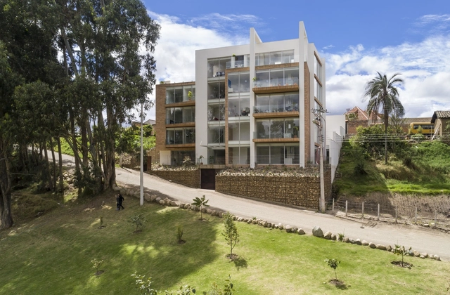 Edificio del Río / Iván Quizhpe Arquitectos - Fotografía exterior, Residencial, Fachada