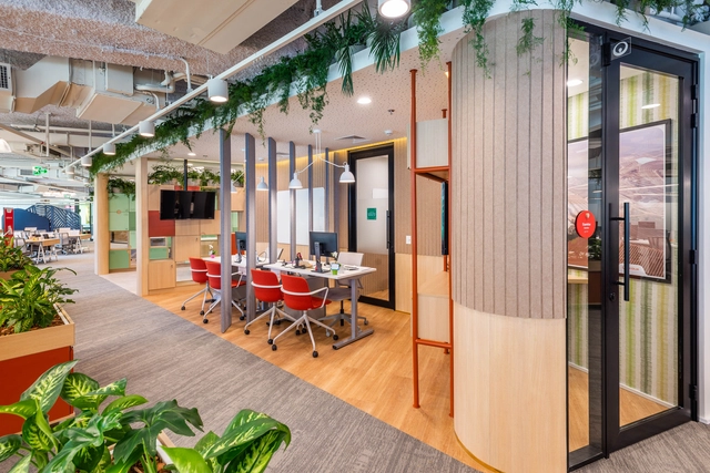 Escritório Veolia / Pitá Arquitetura - Fotografia de Interiores, Interiores De Escritórios, Porta, Cadeira