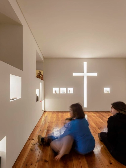 Capela Setúbal / João Tiago Aguiar Arquitectos - Fotografia de Interiores, Capela