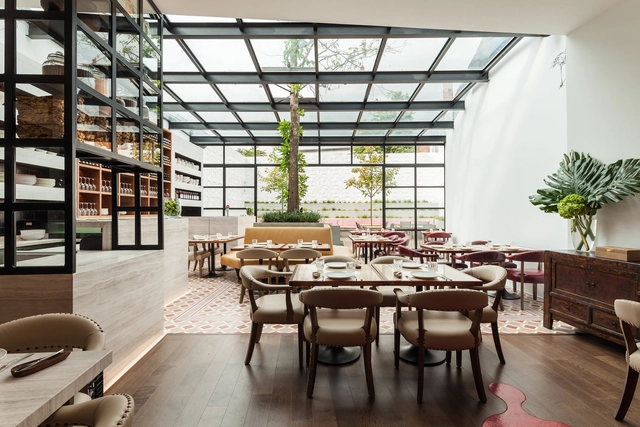 Restaurante O Asiático / João Tiago Aguiar Arquitectos - Fotografia de Interiores, Interiores De Restaurantes E Bares, Viga, Mesa, Cadeira