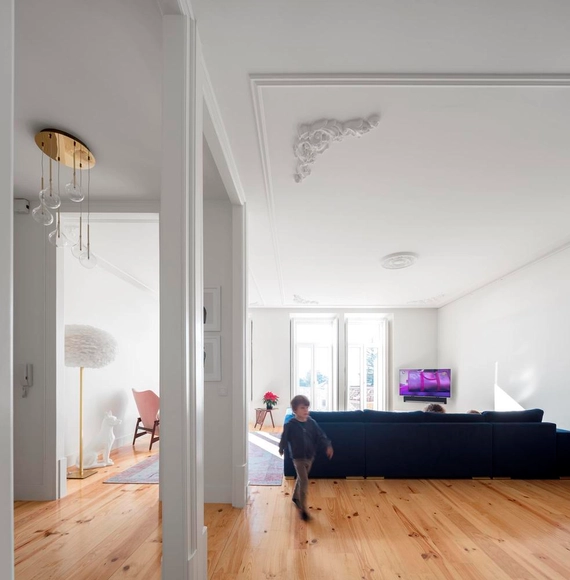 Apartamento Algés / João Tiago Aguiar Arquitectos - Fotografia de Interiores, Interiores De Apartamentos, Dormitório, Viga, Porta, Iluminação, Cama, Cadeira