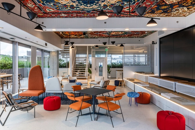 Escritório de Empresa de Música e Técnologia / Pitá Arquitetura - Fotografia de Interiores, Interiores De Escritórios, Cozinha, Viga, Mesa, Cadeira, Iluminação
