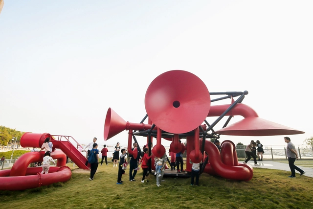 Fábrica de redes sociales / People's Architecture Office - Instalación