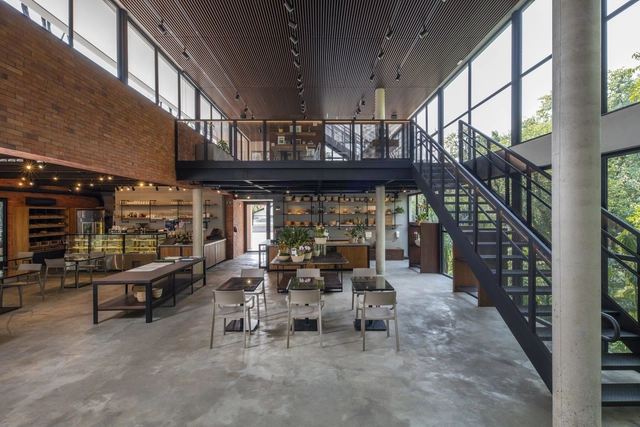 Orquidaria Rosita / Jayme Bernardo Arquitetura - Fotografia de Interiores, Loja, Viga, Fachada, Mesa, Cadeira