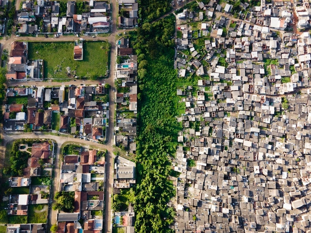 "O Brasil é sinônimo de desigualdade": imagens aéreas mostram o abismo socioeconômico em cidades brasileiras - Imagem de Destaque