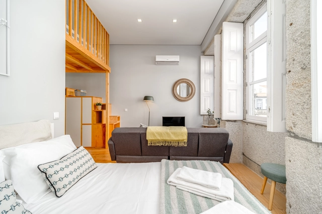 Apartamentos Braga Urban Studios / ARPO - Fotografia de Interiores, Interiores De Apartamentos, Dormitório, Porta, Cadeira, Mesa, Cama