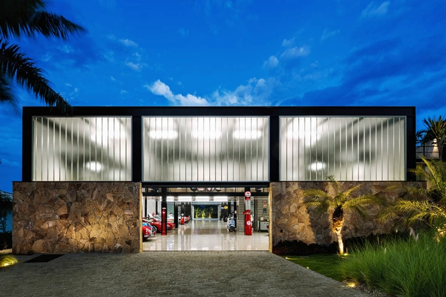 Pavilhão Garagem / JRCARQ - Fotografia de Exterior, Pavilhão , Fachada, Banco