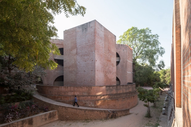 Dormitorios construidos por Louis Kahn en India serán demolidos - Imagen Principal
