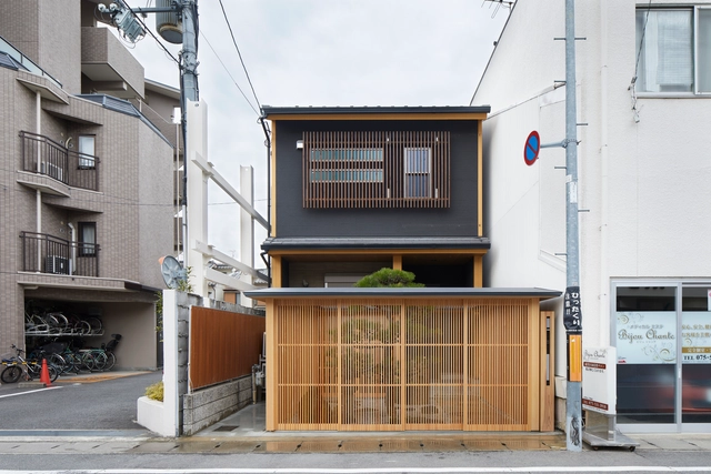 Tsubo-Niwa Extension  / Kenzo Makino & Associates - Exterior Photography, Extension, Facade, Door