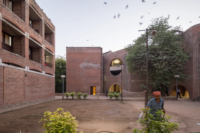 Projeto de Louis Kahn no Instituto Indiano de Administração não será demolido - Imagem de Destaque