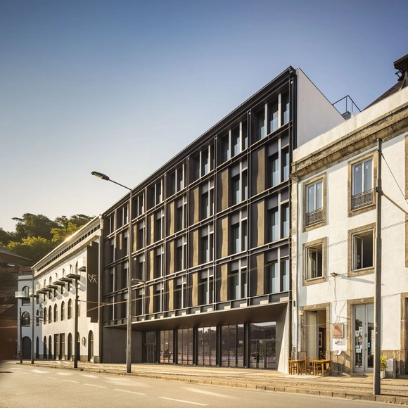 Hotel Neya Porto / pk Arquitetos + Colectivo ODD - Fotografia de Exterior, Interiores De Hotéis, Fachada