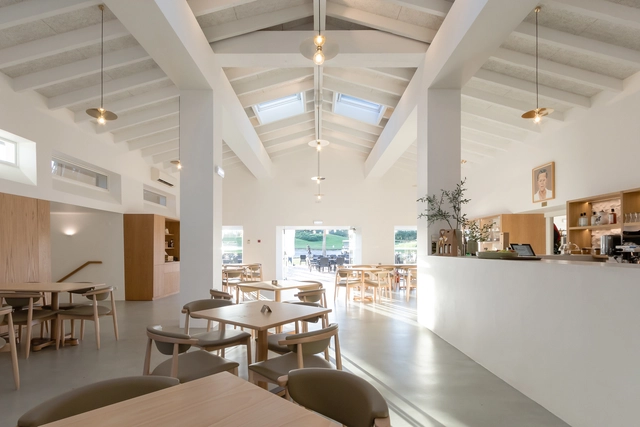 Renovação Quinta da Ria / AIA - Fotografia de Interiores, Restaurante, Viga, Mesa, Cadeira