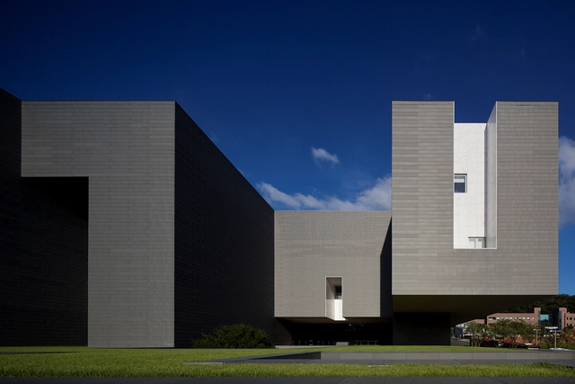 Centro de Pesquisa & Desenvolvimento da Amore Pacific  / Álvaro Siza Vieira + Carlos Castanheira + Kim Jang Kyu - Fotografia de Exterior, Centro De Pesquisas, Fachada