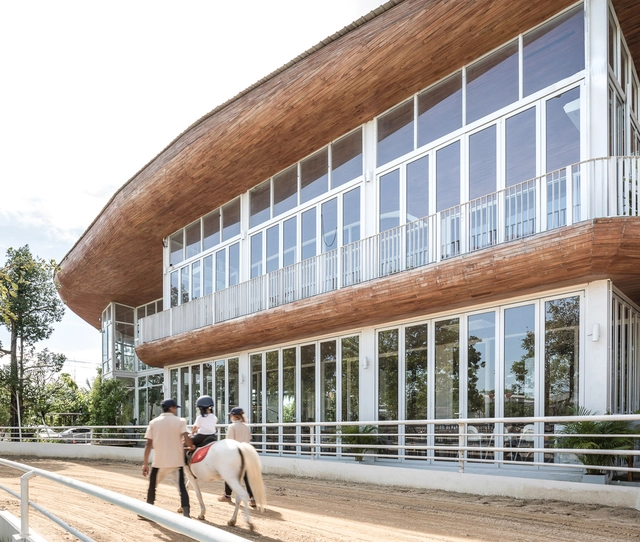 曼谷干草马术中心暨餐馆 / Architectkidd - 建筑图, 娱乐训练场馆