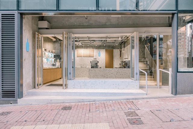 Blue Bottle Coffee Hong Kong Central Cafe / Schemata Architects + Jo Nagasaka - Exterior Photography, Coffee Shop Interiors