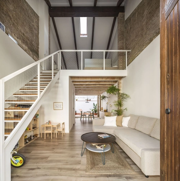 Casa Cabanyal / Nodopía, Arquitectura y Diseño - Fotografía interior, Interiores Residenciales, Escaleras, Fijación Vigas, Barandas, Mesas