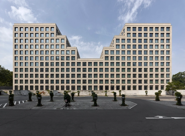 Hotel y edificio de oficinas Werdauer Weg / Max Dudler - Fotografía exterior, Edificio De Oficinas, Fachada