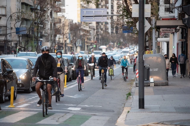 Buenos Aires expande rede cicloviária para avenidas principais em resposta à Covid-19 - Imagem de Destaque