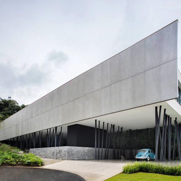 Casa del árbol / Studio Guilherme Torres - Fotografía exterior, Casas, Fachada
