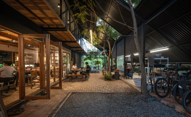 Sher Maker Studio / Sher Maker - Interior Photography, Offices, Bench