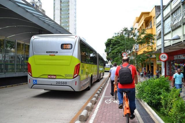Brasileiro abandonaria carro por transporte sustentável, mas deseja conforto e praticidade - Imagem de Destaque