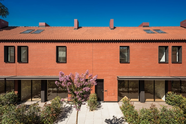 Junqueira Building 156 / Luís Rebelo de Andrade - Exterior Photography, Housing, Door