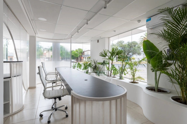 Local GIASA, negocios inmobiliarios / EFEEME arquitectos  - Fotografía interior, Interiores De Oficina, Cocina, Fachada, Mesas, Sillas