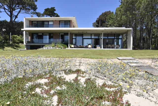 Casa Heimat / Casal Arquitectos - Fotografía exterior, Casas, Jardín, Puerta, Fachada