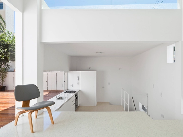 Split-Level Argentine Houses: Using Height to Separate Spaces - Featured Image