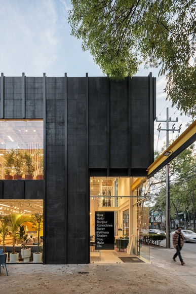 Gaia Flagship Store / Doméstico Estudio + DWMX Arquitectura - Fotografía exterior, Tienda, Fachada, Sillas