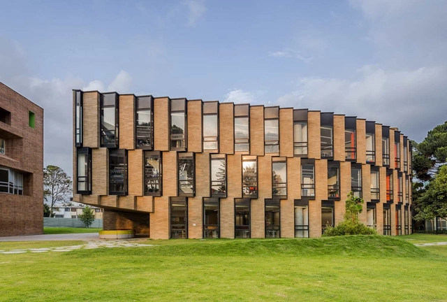 Eureka Centre - Colegio Anglo Colombiano / taller de arquitectura de bogotá - Fotografía exterior, Salas De Clases, Fachada
