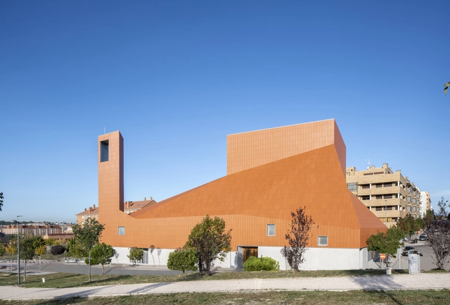 Complexo Paroquial San Manuel González / Ramón Fernández-Alonso - Fotografia de Exterior, Igreja, Fachada