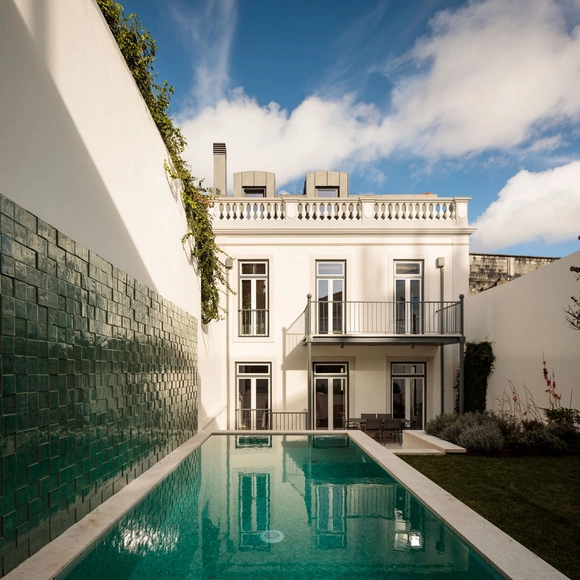 Reabilitação e Ampliação do Edifício Amoreiras 43 / Pedro Carrilho Arquitectos - Fotografia de Exterior, Renovação, Aido, Fachada