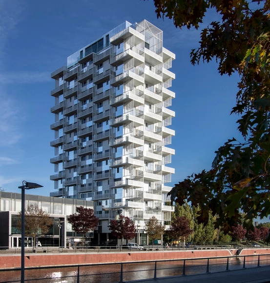 Reconstrução da Torre Sint-Amandscollege / SAMYN and PARTNERS - Fotografia de Exterior, Residencial
