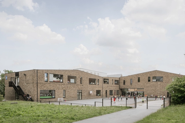 Escuela GO! Ninove / Abscis Architecten - Fotografía exterior, Escuelas, Fachada