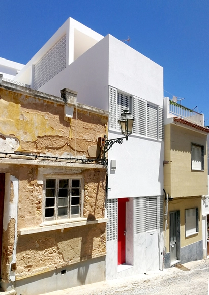 Casa Rua do Canal 7 / DNSJ.arq - Fotografia de Exterior, Renovação, Fachada, Porta, Balcão