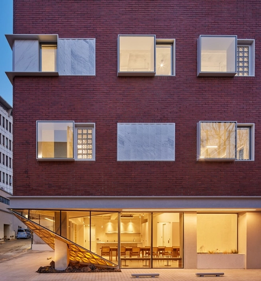 Nueve ventanas / S.E.E.D haus - Fotografía exterior, Renovación