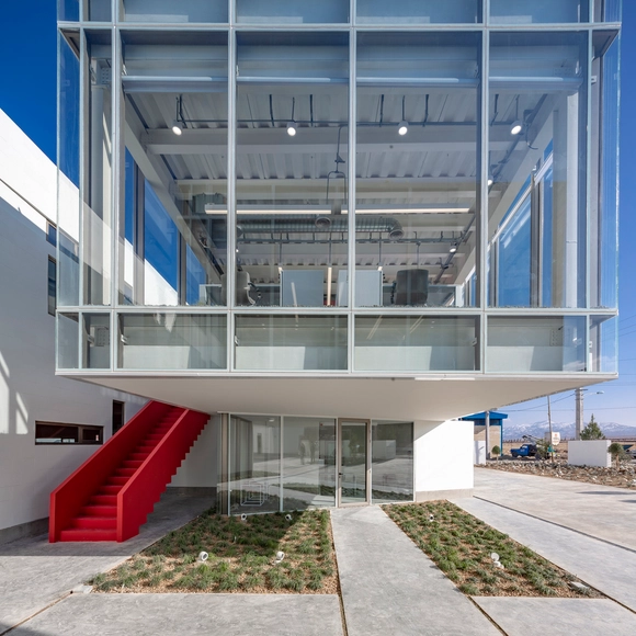 Shamim聚合材料工厂，一体化空间的巧妙分隔 / Davood Boroojeni Office - 建筑图, 工厂, 表皮