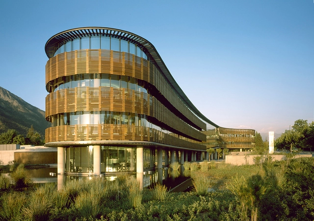 Estrategias bioclimáticas en Chile: Climatización pasiva en 10 edificios de oficinas e industriales - Imagen Principal