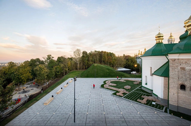 Reforma do Baluarte Spassky e da Praça Pública da Igreja / AER - Fotografia de Exterior, Renovação
