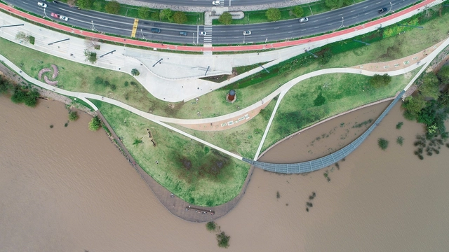 Paisagismo em escala urbana: 12 projetos de parques lineares - Imagem de Destaque