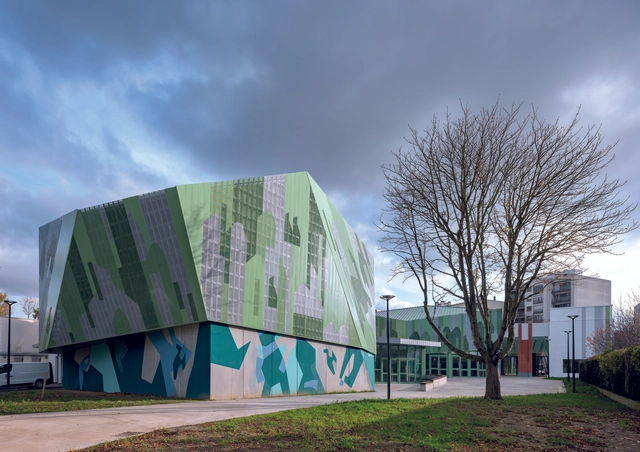 Rehabilitación y extensión de la sala de eventos de Romainville / EMBT + ilimelgo - Fotografía exterior, Centro Cultural, Fachada