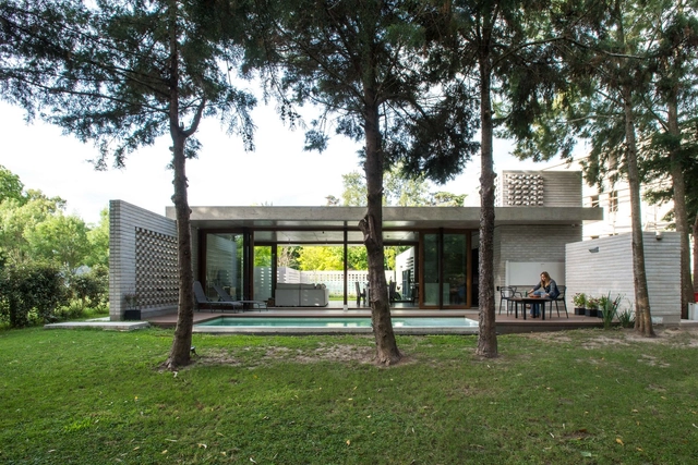 Casa JS / Gianserra + Lima arquitectos - Fotografía exterior, Casas, Jardín, Fachada, Puerta