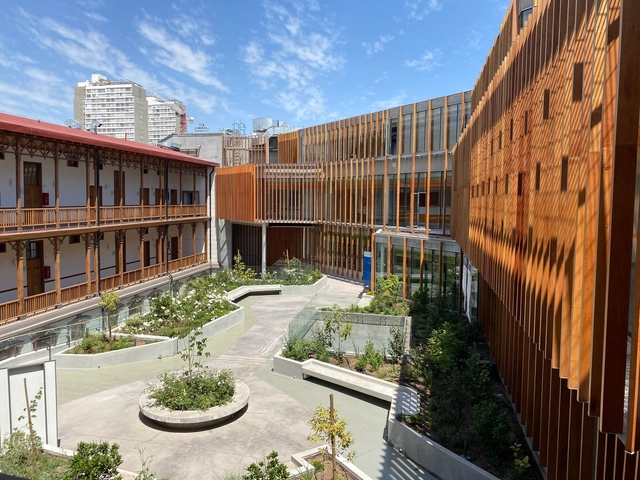 Se inaugura el centro comunitario + CESFAM Matta Sur, una remodelación patrimonial en Santiago de Chile - Imagen Principal