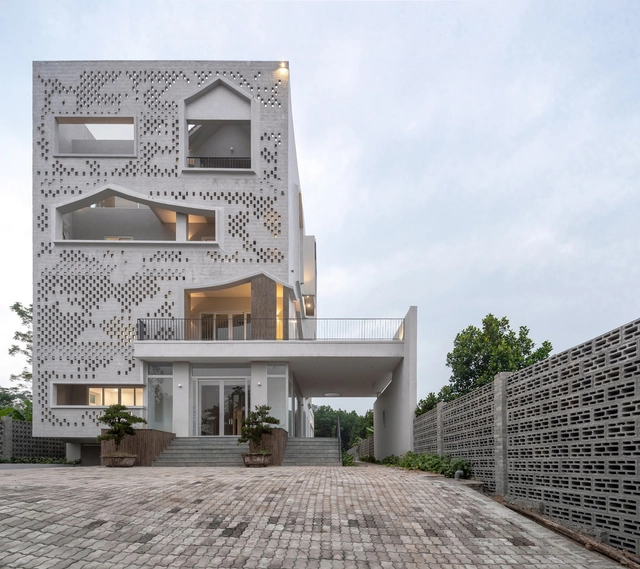 Centro Médico ĐÔNG PHƯƠNG Y ĐẠO / Landmak Architecture - Fotografia de Exterior, Posto De Saúde