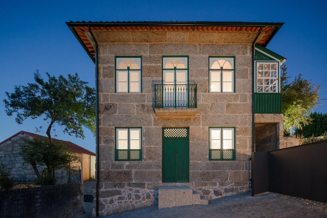 Casa Cruz de Pedra / Cá-colectivo de arquitectura - Fotografia de Exterior, Casas, Porta, Fachada, Escada