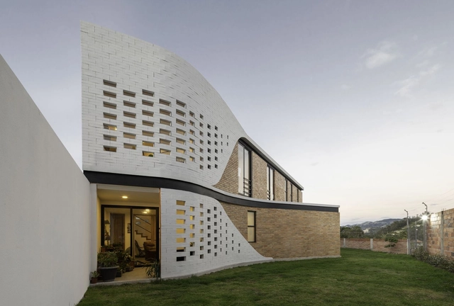 Casa K / Creative Union Network - Fotografía exterior, Casas, Fachada, Puerta