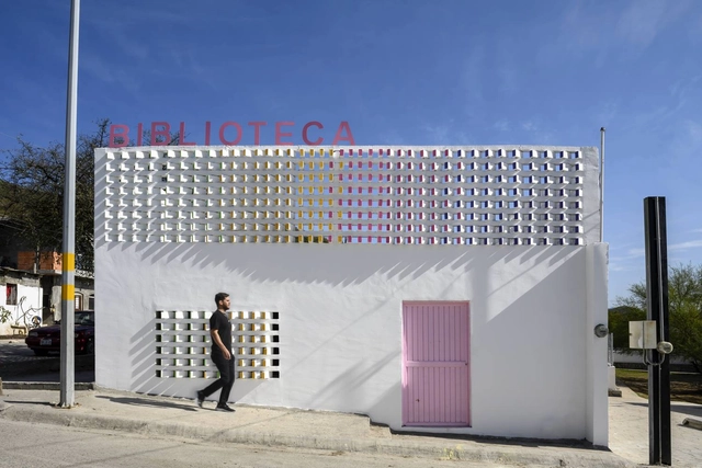 Biblioteca Colonia Héctor Caballero / Proyecto Reacciona A.C - Fotografía exterior, Bibliotecas, Fachada